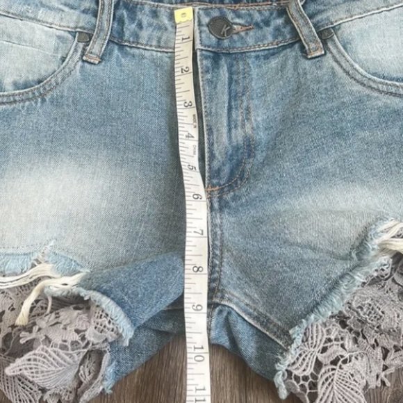 Kut from the Kloth Size 4 Denim Shorts NWOT - Picture 2 of 6